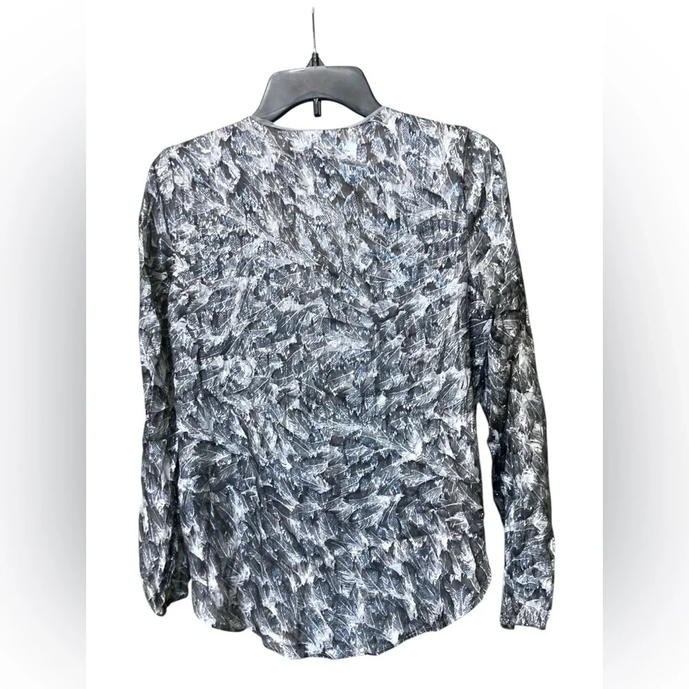 White House Black Market Size 0 Long Slv Silver Metallic Threads Feather Print - Picture 3 of 3